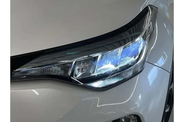 Toyota C-HR (2020) thumbnail 4