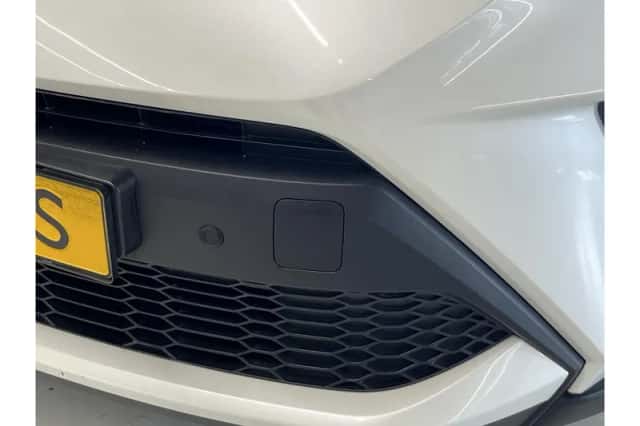 Toyota C-HR (2020) thumbnail 5