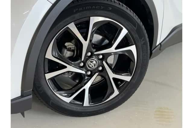 Toyota C-HR (2020) thumbnail 6