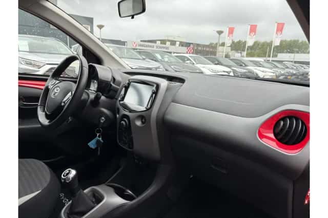Toyota Aygo (2019) thumbnail 2