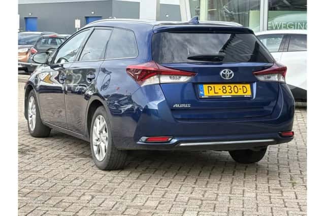 Toyota Auris (2017) thumbnail 4