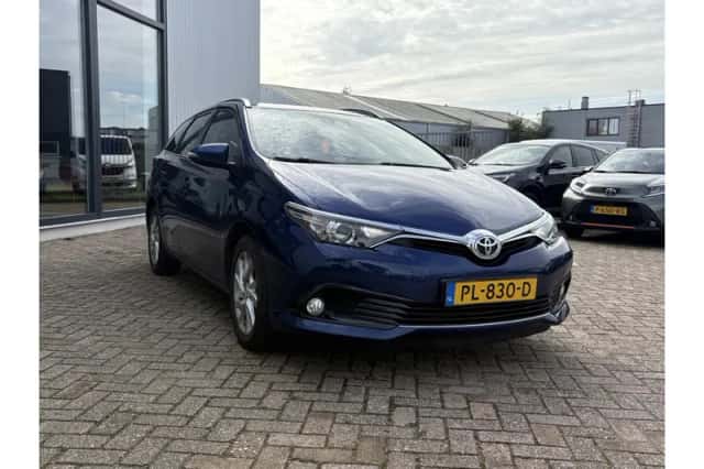 Toyota Auris (2017) thumbnail 6