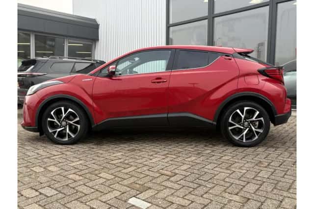 Toyota C-HR (2021) thumbnail 3
