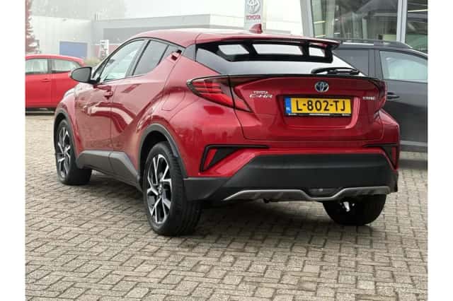 Toyota C-HR (2021) thumbnail 4