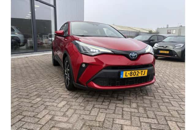 Toyota C-HR (2021) thumbnail 6