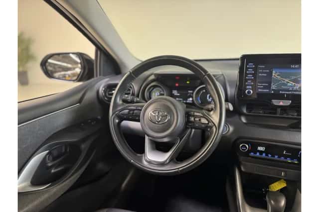 Toyota Yaris (2020) thumbnail 4