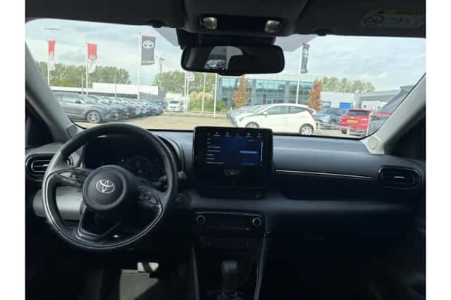 Toyota Yaris (2025) thumbnail 2