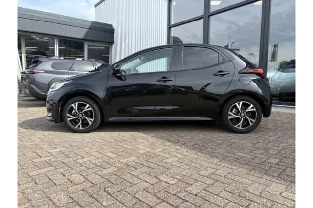 Toyota Yaris (2025) thumbnail 3