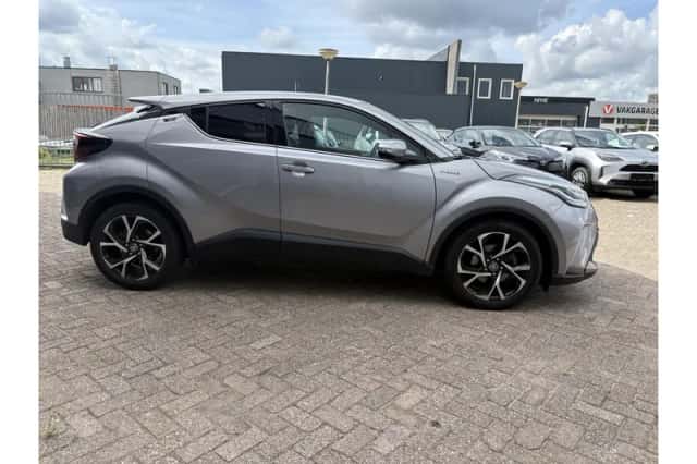 Toyota C-HR (2020) thumbnail 6