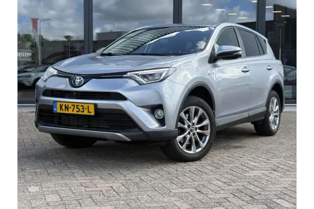 Toyota RAV4 (2016) thumbnail 1
