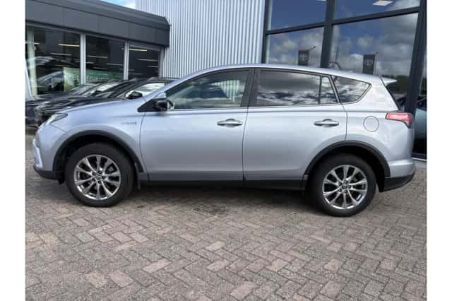 Toyota RAV4 (2016) thumbnail 3