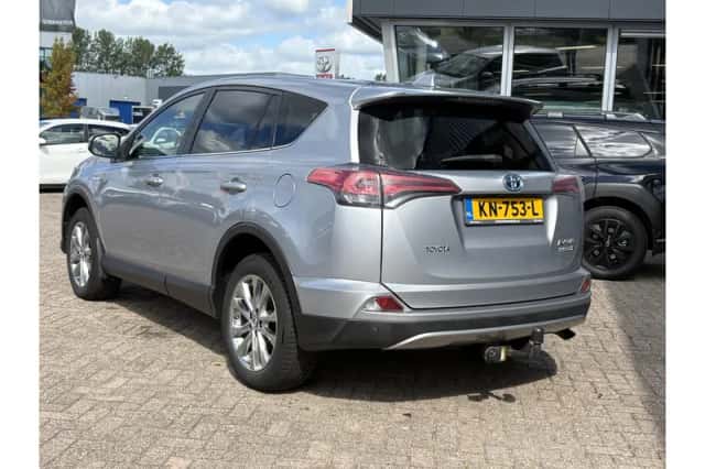 Toyota RAV4 (2016) thumbnail 4