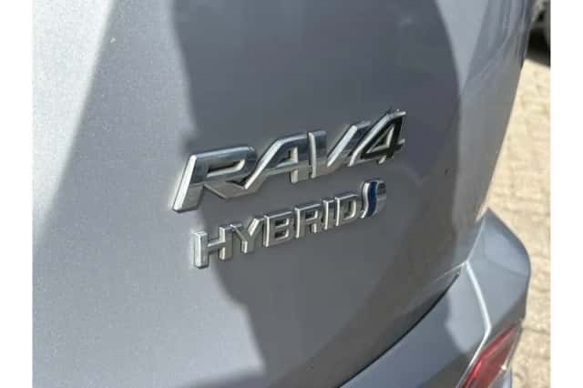 Toyota RAV4 (2016) thumbnail 6