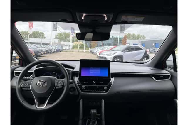 Toyota Corolla Cross (2025) thumbnail 2