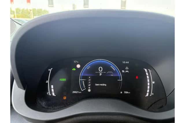 Toyota Yaris (2025) thumbnail 2