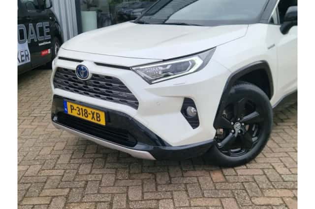 Toyota RAV4 (2019) thumbnail 2
