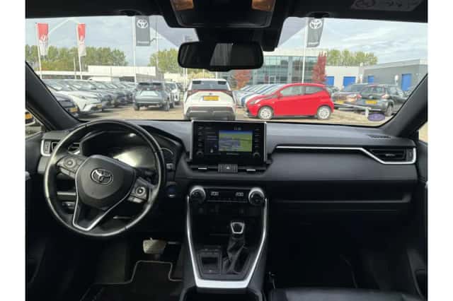 Toyota RAV4 (2019) thumbnail 2