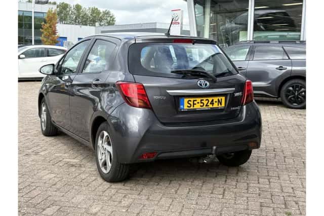 Toyota Yaris (2017) thumbnail 4