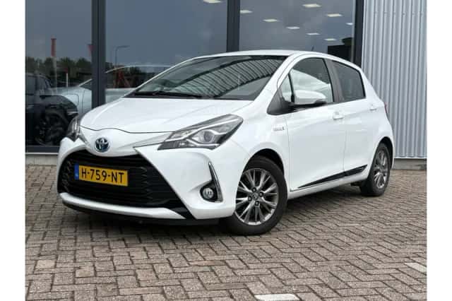 Toyota Yaris (2017) thumbnail 1