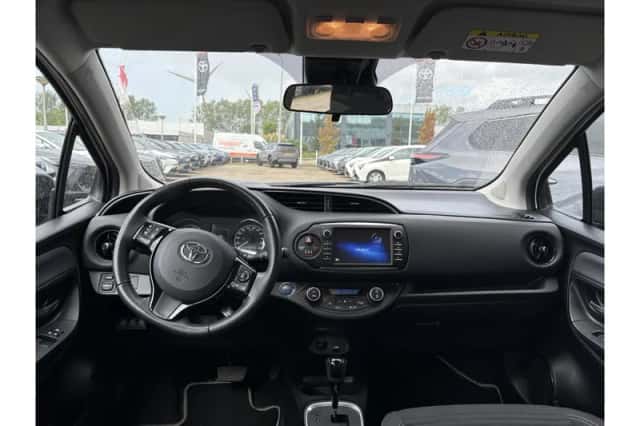 Toyota Yaris (2017) thumbnail 2