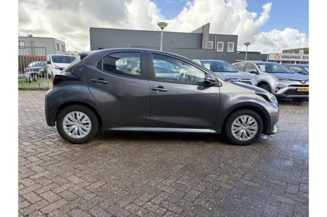 Toyota Yaris (2022) thumbnail 5