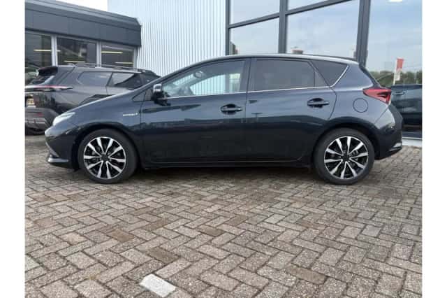 Toyota Auris (2018) thumbnail 3