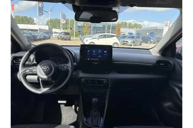 Toyota Yaris (2024) thumbnail 2