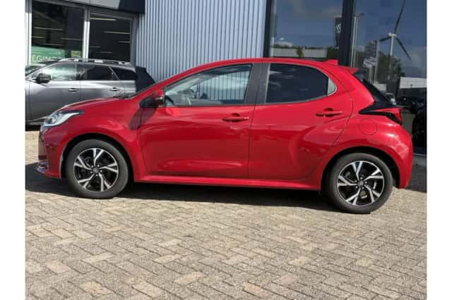 Toyota Yaris (2024) thumbnail 3