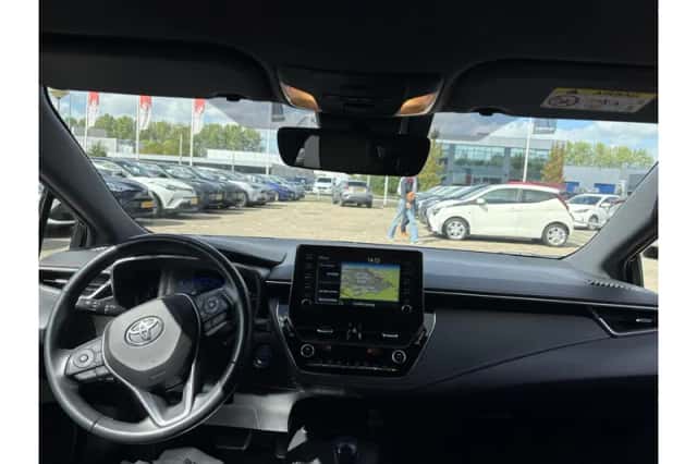 Toyota Corolla (2021) thumbnail 2