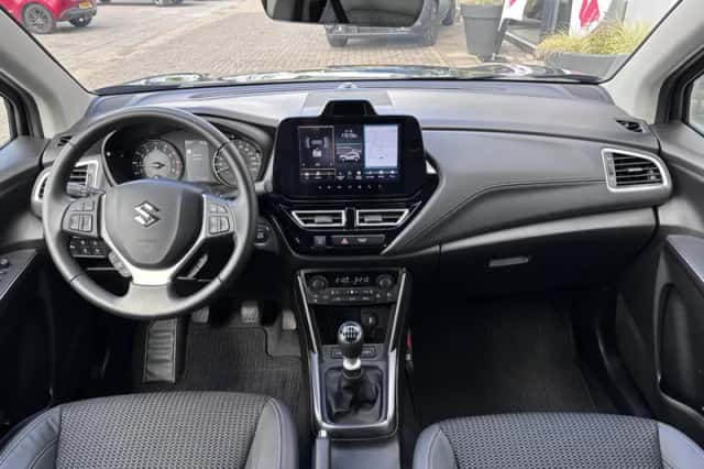 Suzuki S-Cross (2025) thumbnail 2