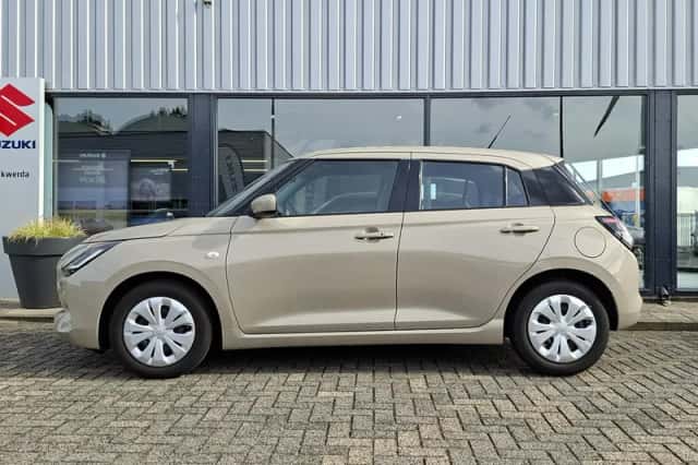 Suzuki Swift (2025) thumbnail 2