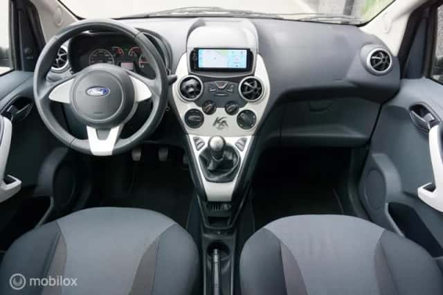 Ford Ka (2010) thumbnail 4