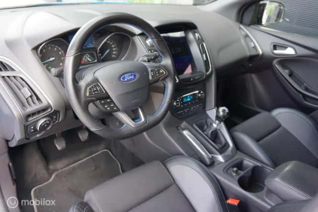 Ford Focus (2011) thumbnail 2