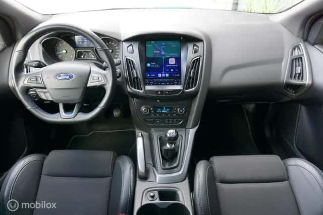 Ford Focus (2011) thumbnail 4