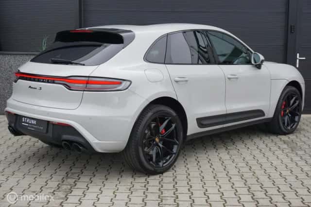 Porsche Macan (2021) thumbnail 5