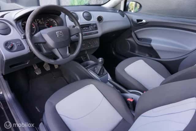 SEAT Ibiza (2014) thumbnail 2
