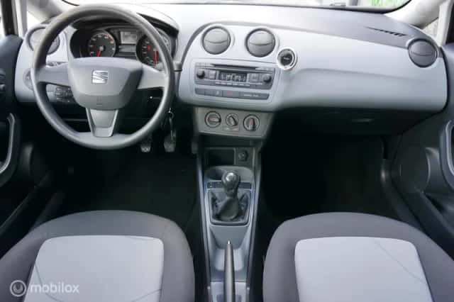 SEAT Ibiza (2014) thumbnail 4