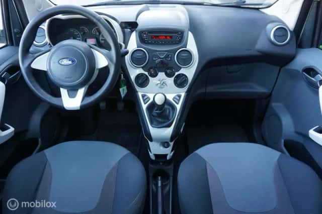 Ford Ka (2012) thumbnail 4