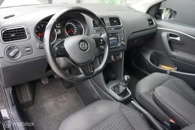 Volkswagen Polo (2017) thumbnail 2