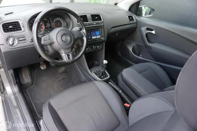 Volkswagen Polo (2010) thumbnail 2