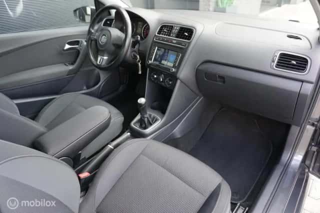 Volkswagen Polo (2010) thumbnail 6