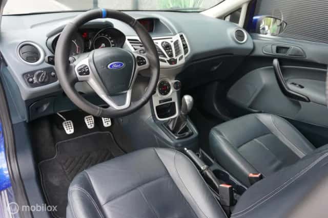 Ford Fiesta (2011) thumbnail 2