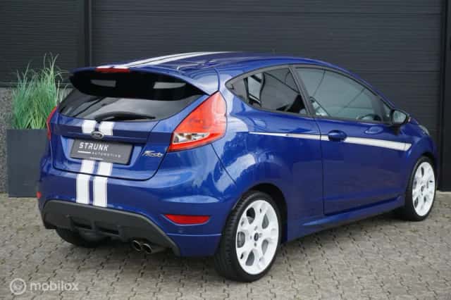 Ford Fiesta (2011) thumbnail 5