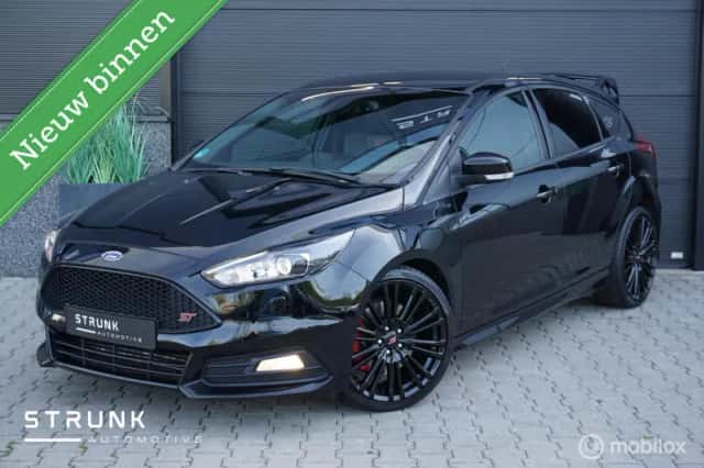 Ford Focus (2015) thumbnail 1