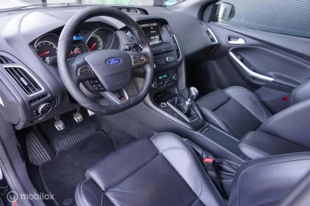 Ford Focus (2015) thumbnail 2