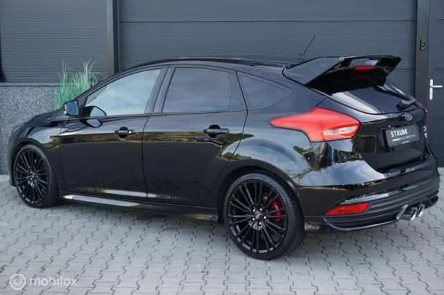 Ford Focus (2015) thumbnail 3