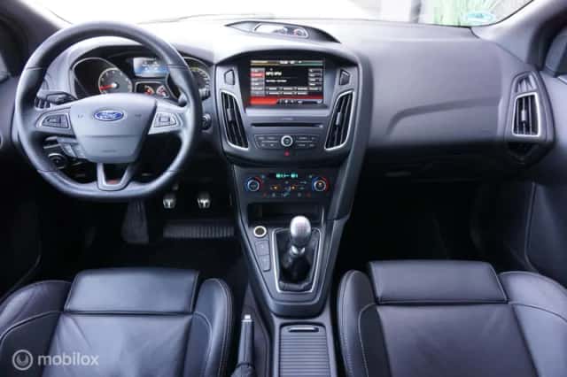 Ford Focus (2015) thumbnail 4