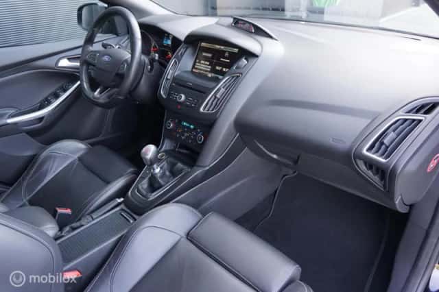 Ford Focus (2015) thumbnail 6