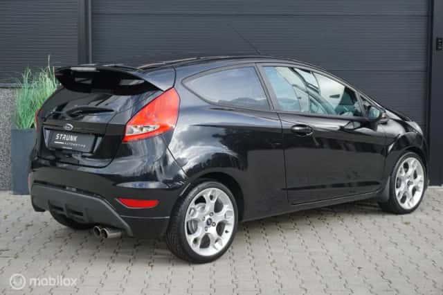 Ford Fiesta (2010) thumbnail 5
