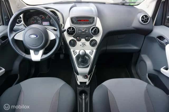 Ford Ka (2011) thumbnail 4